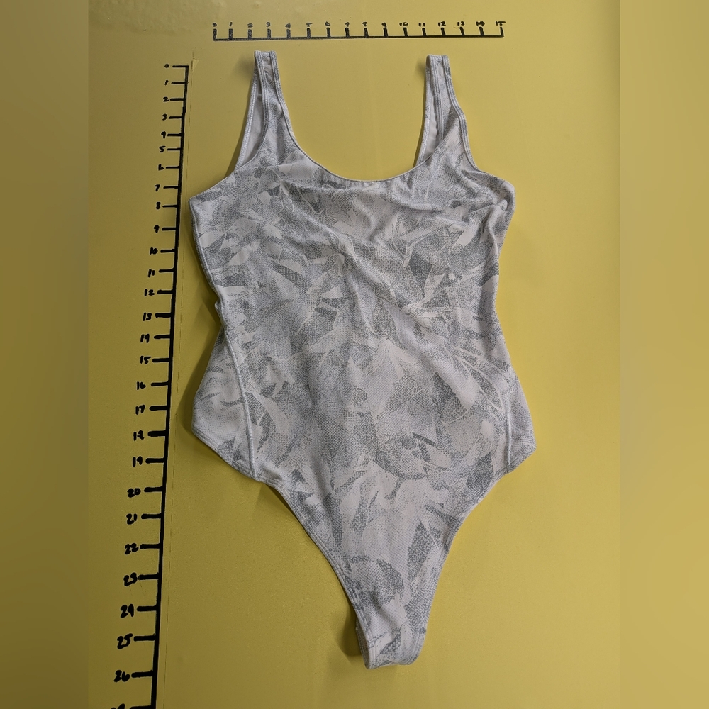 Lululemon Athletica White and Gray Patterned Bodysuit